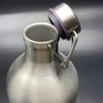 secure locking lid mechanism on the growler